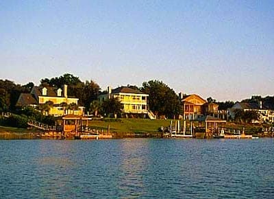 Waterfront homes along Beaufort SC seen on boating charter